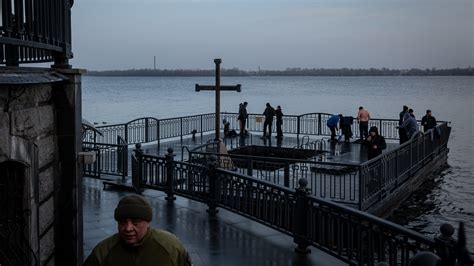 The Dnipro River, Axis of Life and Death in Ukraine - The New York Times