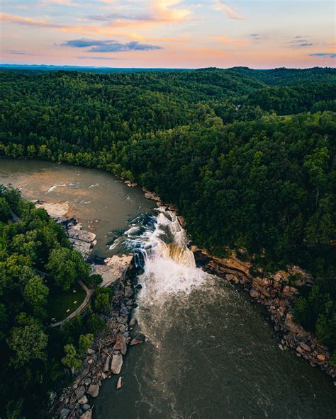 The mighty Cumberland Falls : r/Kentucky