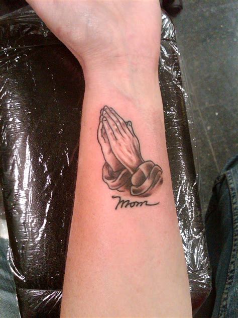 Praying Hands Tattoo Designs For 2011 | YusraBlog. | Praying hands tattoo, Prayer hands tattoo ...