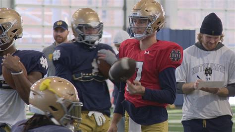 Four-star QB CJ Carr enrolls early, getting extra practice reps through ...