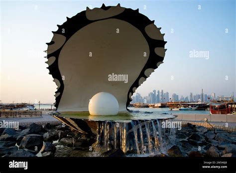 The Pearl Monument - Doha - Qatar Stock Photo - Alamy