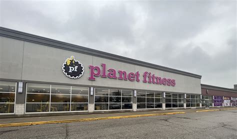 Planet Fitness celebrates grand opening of 'Judgement Free Zone' gym in Oshawa | insauga