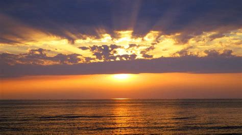 Dave'n'Kathy's Vagabond Blog: Sunset on Lake Ontario