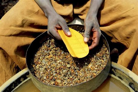 Photos: The dangerous work of conflict mineral mining in the Congo ...