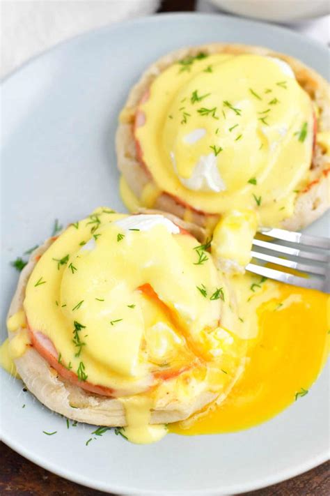 Eggs Benedict with Easy Homemade Hollandaise Sauce