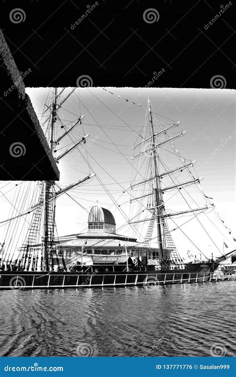 Landmarks of Scotland - Discovery Ship in Dundee Editorial Photo ...