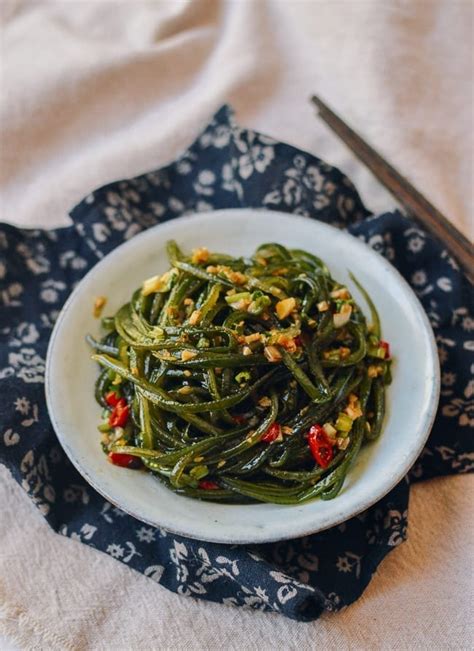 Chinese Seaweed Salad (凉拌海带丝) | The Woks of Life