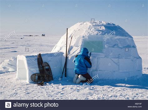 Eskimo Igloo Stock Photos & Eskimo Igloo Stock Images - Alamy