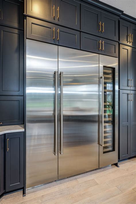 SubZero Fridge in 2020 | Kitchen appliances design, Luxury kitchen design, Luxury kitchens