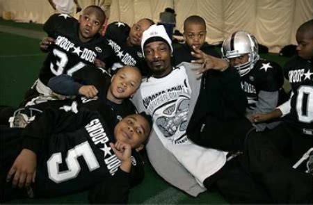 Snoop Dogg Wins $72,585 for Snoop’s Youth Football League on The Price ...