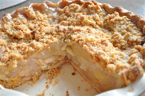 Deep Dish Apple-Pear Pie with Crumb Topping | Pear pie, Apple pear pie ...