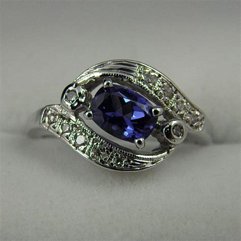 Vintage Ring with Natural Blue Spinel and Diamonds | Exquisite Jewelry for Every Occasion | FWCJ