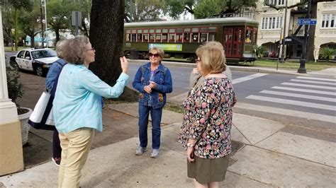 Garden District Walking Tour With a Local - Unique NOLA Tours