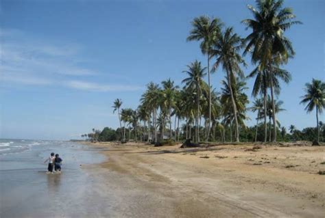 Pantai paling Indah di Kalimantan Selatan yang Layak untuk Dikunjungi ...