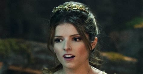 Anna Kendrick Into The Woods On The Steps Of The Palace