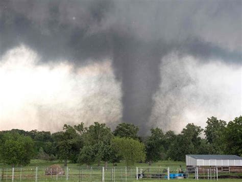 At least 2 dead in Oklahoma tornadoes