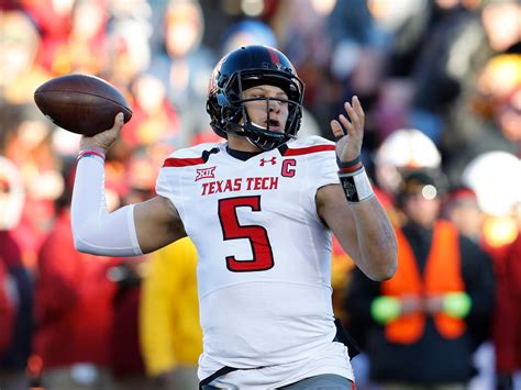 Patrick Mahomes Is Proving That QBs From Gimmicky College Offenses Can ...