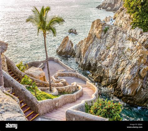 La Quebrada (the famous divers' cliff) of Acapulco, Mexico Stock Photo ...