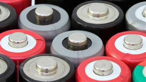 Lithium vs. Alkaline Batteries: What Are the Differences? - Genius Updates