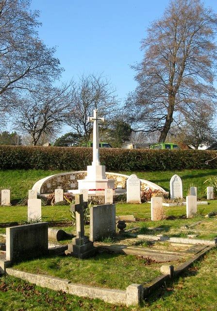 First World War Memorial, Hove Cemetery © Simon Carey cc-by-sa/2.0 :: Geograph Britain and Ireland