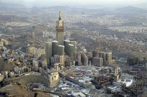 The Abraj Al-Bait Tower in Makkah, Saudi Arabia | Found The World