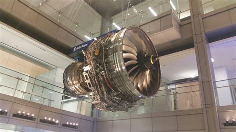 Boeing 787 engine (RR Trent 1000) on display at Virginia Tech : aviation