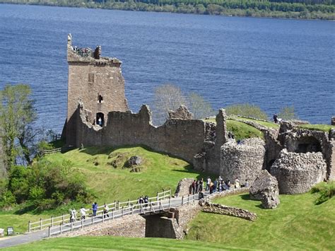 Urquhart Castle Ruins - RobbieMac Tours & Ancestry