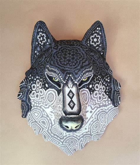 Huichol Art : "Black&White WOLF" | Matsoart