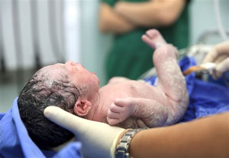 Cuidados básicos de un recién nacido y cómo prevenir afecciones médicas