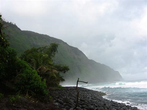 A Hike Down to Molokai’s Leper Colony – Crasstalk