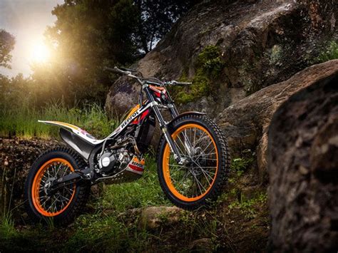 2014 Honda Montesa Cota 4RT | motorcycle review @ Top Speed