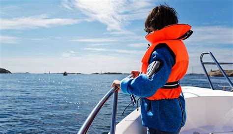 10 Best Life Jackets For Boating In 2023 | Reviewed by Water ...