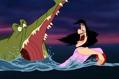 Captain Hook chased by crocodile! | Pinocho, Disney