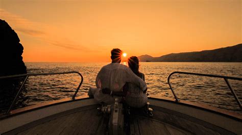 Sunset Cruise Tour: Enjoy the romantic Amalfi Coast sunset from the sea