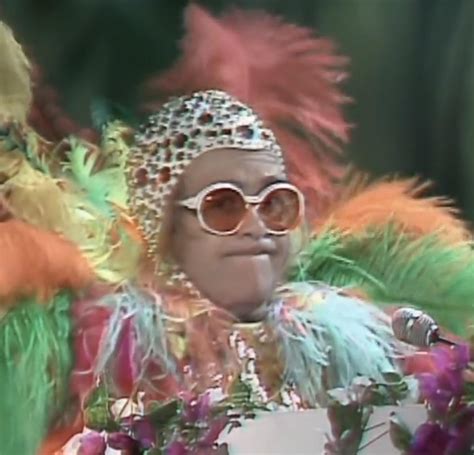 Elton John on the muppets show (1972) : EltonJohn