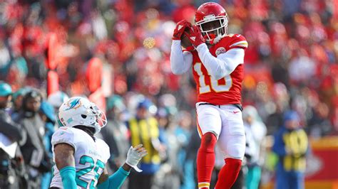 Dolphins vs. Chiefs score: Kansas City wins AFC West, sets franchise ...