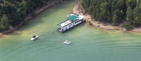 Dale Hollow Lake Houseboat Rentals and Vacation Information