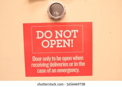 Do Not Open Door Sign Stock Photo 1656469738 | Shutterstock