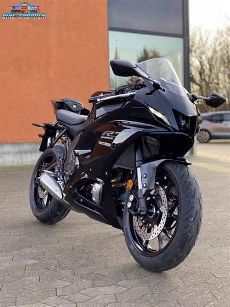 Yamaha YZF-R7 - Yamaha Black