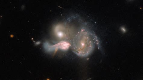 Hubble Snaps Rare View of 3 Galaxies on a Collision Course - CNET