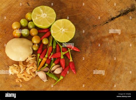 Som tum thai food Ingredients Stock Photo - Alamy