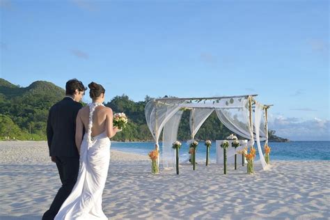 Banyan Tree Seychelles Beach Wedding | Romantic beach wedding, Romantic beach, Beach wedding ...