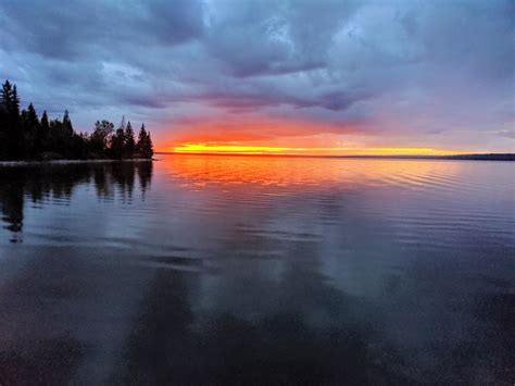 Sunset at Riding Mountain National Park, Manitoba. : r/onguardforthee