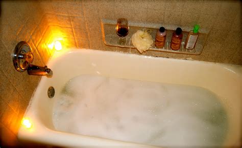 Besos and Bubbly: Survival Tip: Bubble Baths