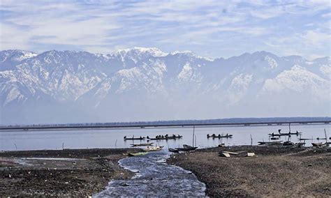 Silt, Waste Blankets Kashmir’s Wular Lake, Eats Into Local Economy