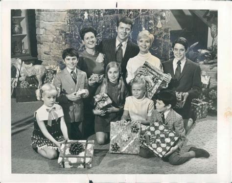 A Brady Christmas (With images) | The brady bunch, Classic tv, Tv ...