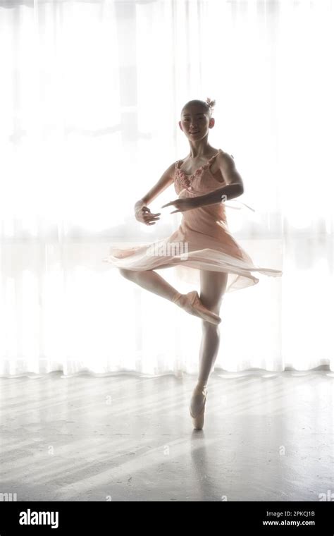 Ballerina spinning around on one leg Stock Photo - Alamy