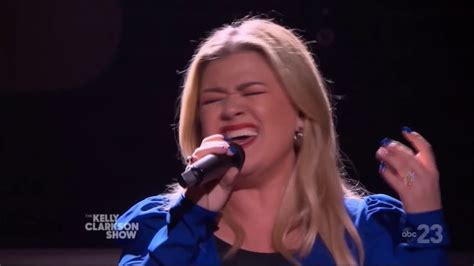 Kelly Clarkson sings "I'm Evey Woman" by Whitney Houston Live Concert Performance 2020 HD 1080p ...