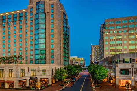 Restaurants and Bars Near Reston Town Center | Hyatt Regency Reston