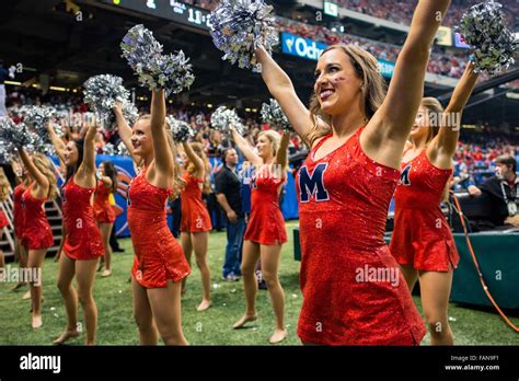 Ole miss cheerleaders hi-res stock photography and images - Alamy